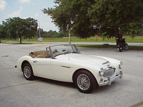 This is the more authentic Austin Healey 3000 replicacompared to the 